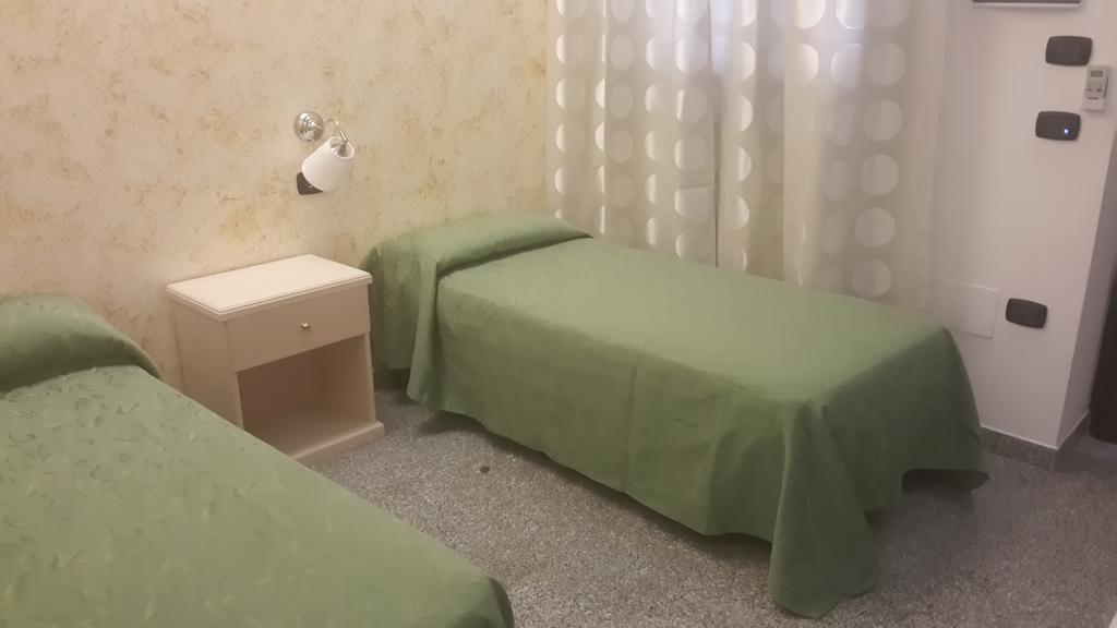 Hotel Miramare Марина ди Скиавонеа Стая снимка