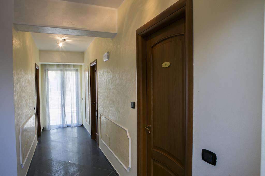 Hotel Miramare Марина ди Скиавонеа Стая снимка